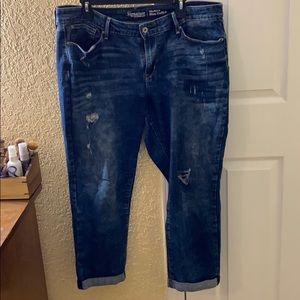 Modern slim cuffed distressed jeans by Levi